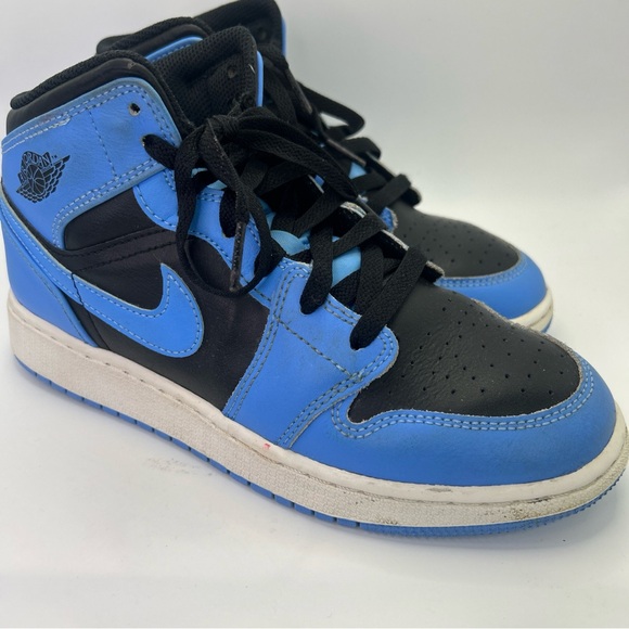 Nike Air Jordan 1 Mid University Blue Black DQ8423-401 Size 5Y 6.5W - Picture 2 of 8